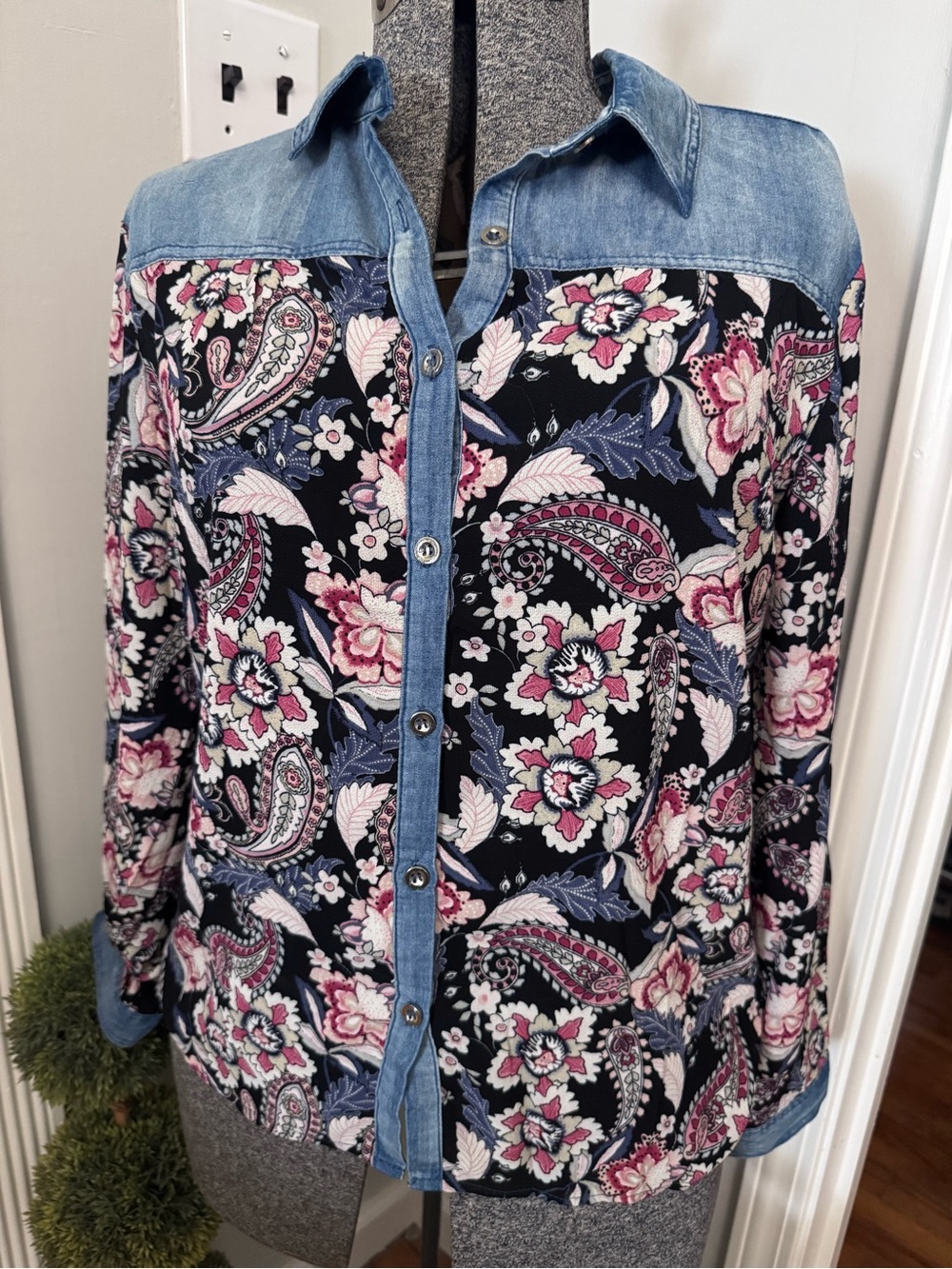 Women’s Mechant Floral Blouse with Denim Details Medium